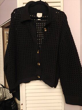 h & M Black sweater